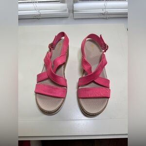 Bzees Fuchsia Crisscross cork style Sandals